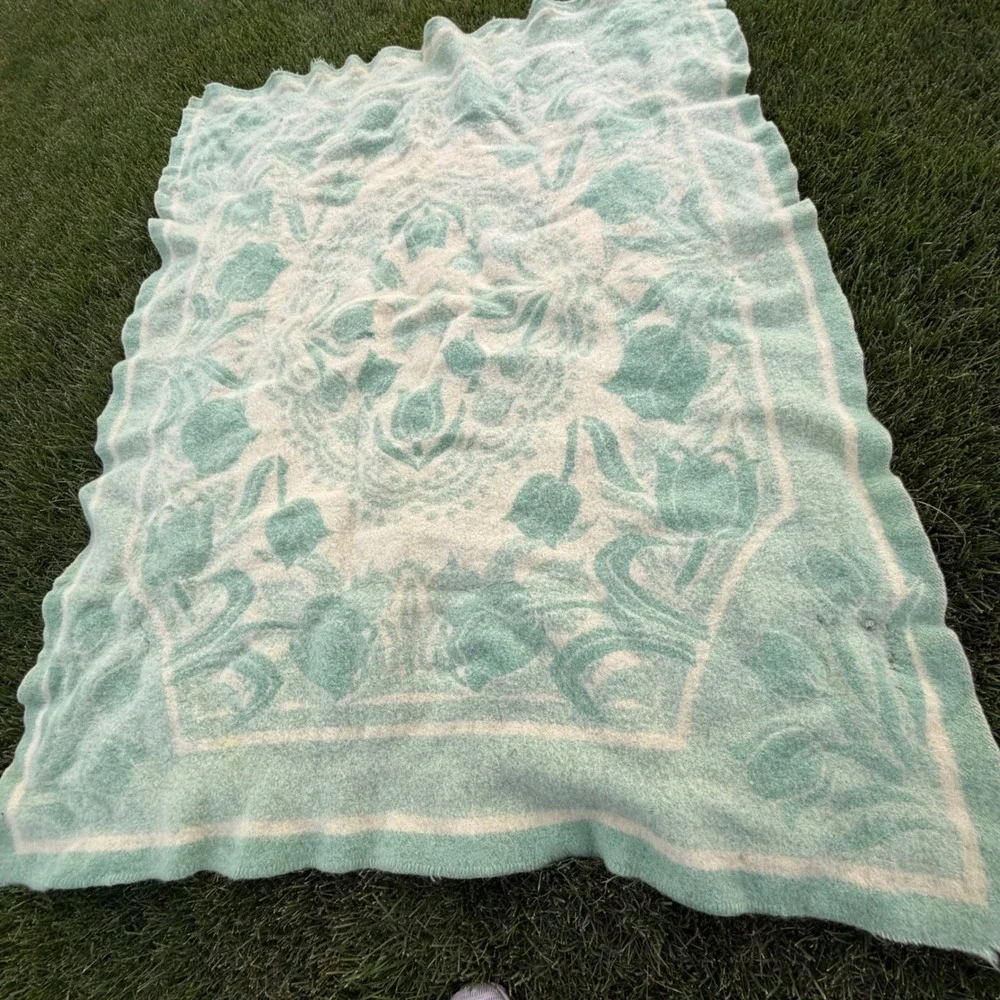 Vintage Orr Health All Wool Blanket Dutch Tulip Floral Seafoam Green 64x48 rare